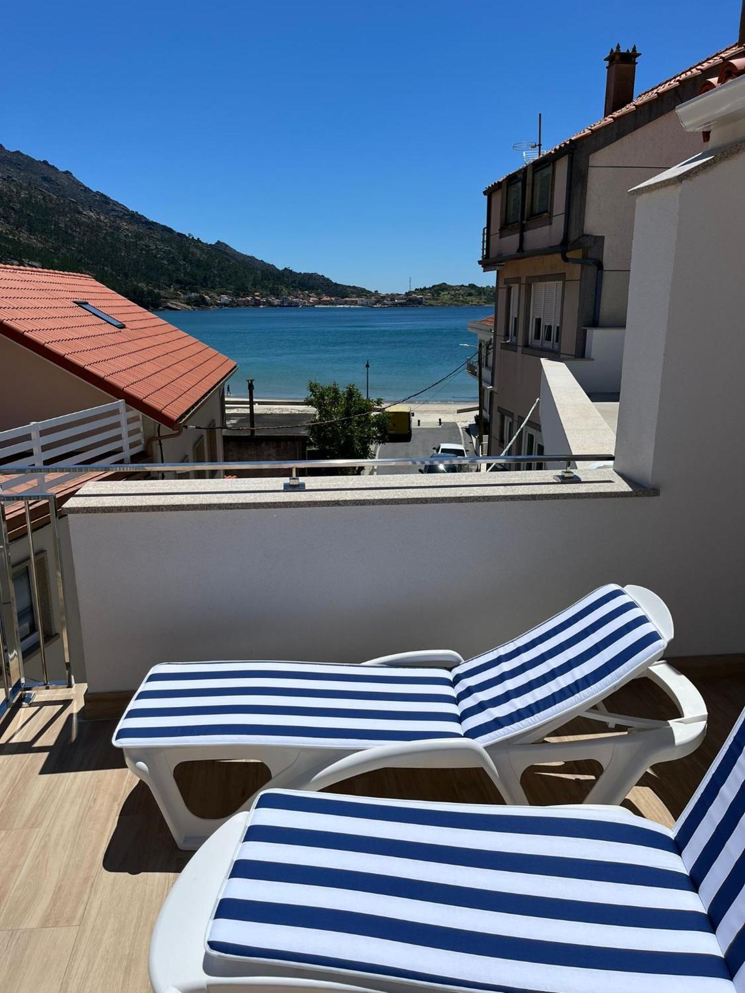 Apartamentos Ezaro Beach Dumbría Esterno foto